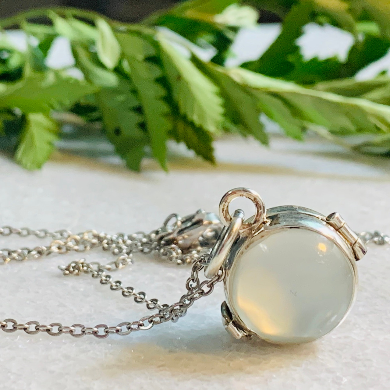 Round Glass Ashes Necklace - Remain Eternal