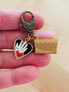 open your heart kissing hand clip