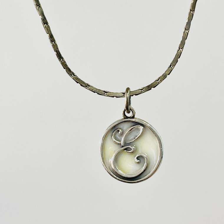 initial pendant