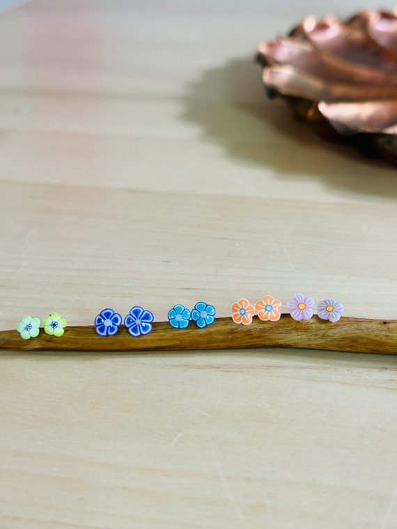 retro flower stud earrings