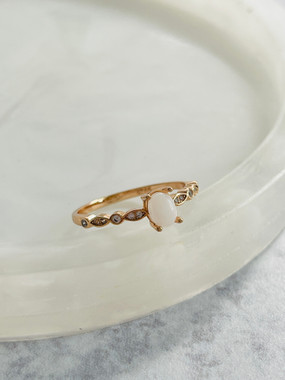 oval setting crystal ring - hollydayco