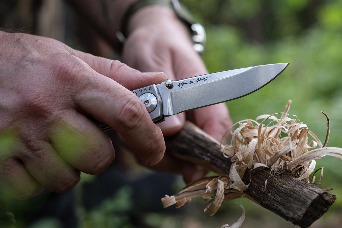 Spartan Harsey Folder 3.25: Titanium Construction with Blue