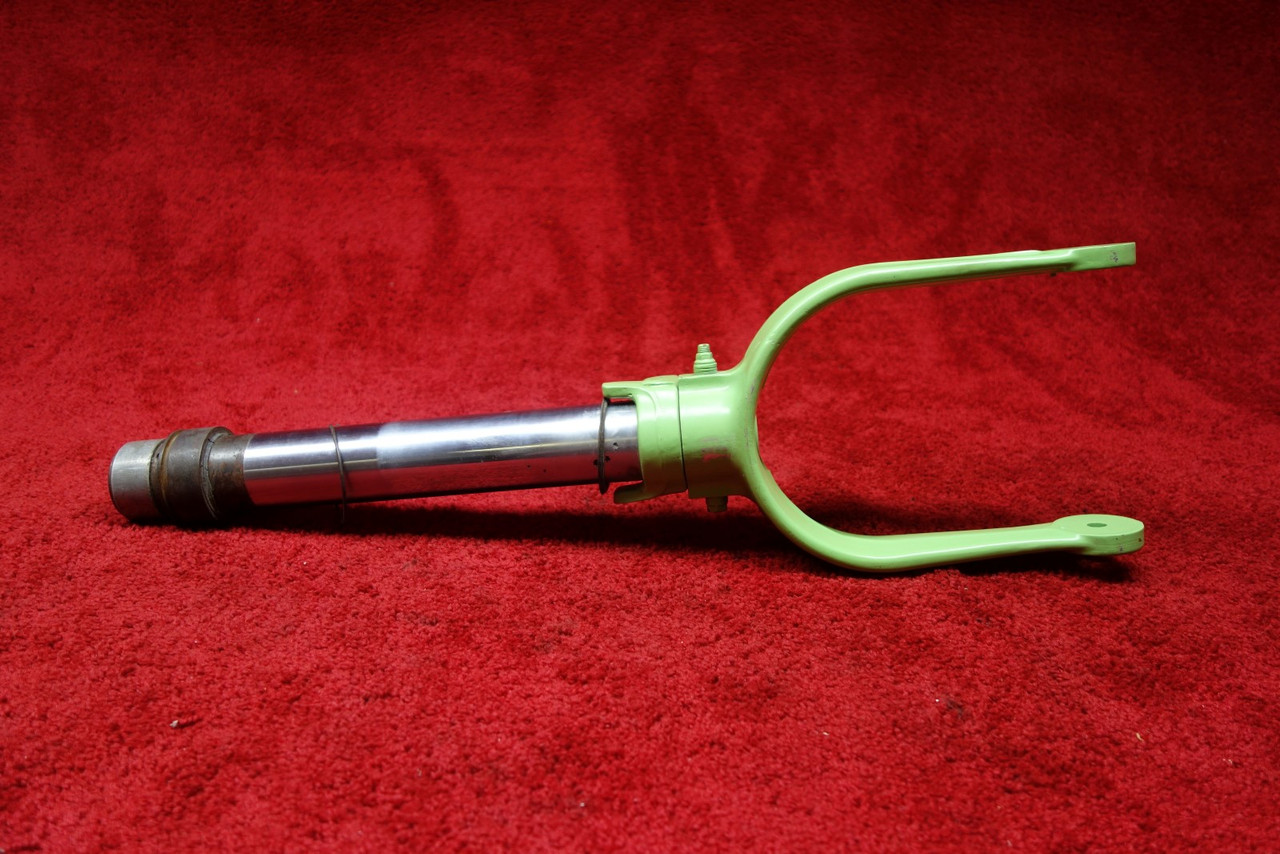 Cessna 150 Nose Landing Gear Strut & Fork PN 0442503-497