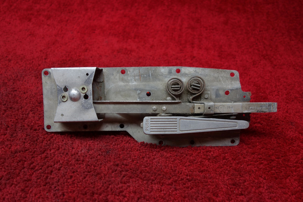 Cessna 180, 182, 185, 210 LH Cabin Door Handle & Latch