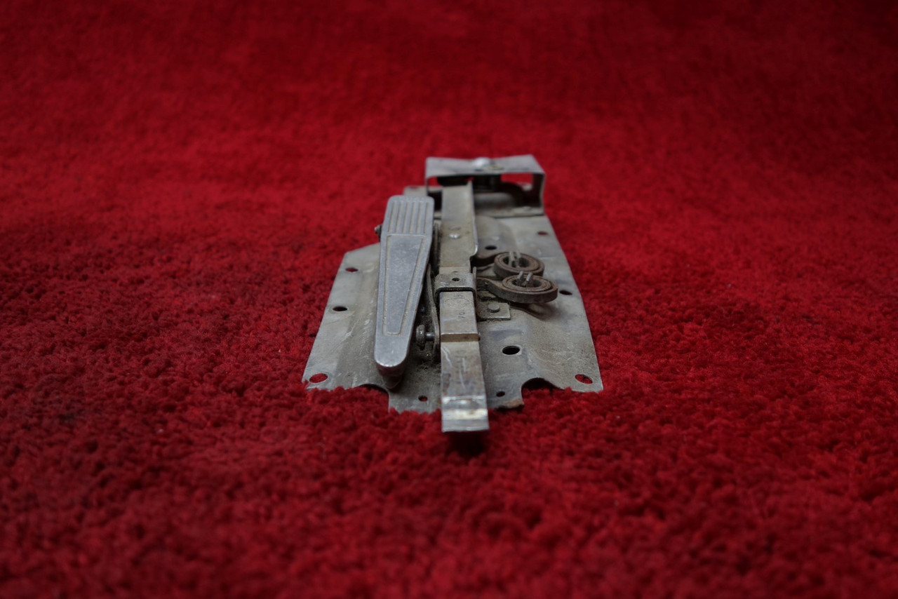Cessna 180, 182, 185, 210 LH Cabin Door Handle & Latch Mechanism