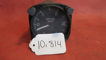 Cessna United Instruments Vertical Speed Indicator PN C661035-0101, 7030