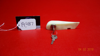 Lark Door Handle w/ Key