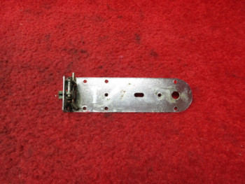 Beechcraft 76 Duchess Cabin Door Latch Inner Housing PN 105-420018-11, 105-420018
