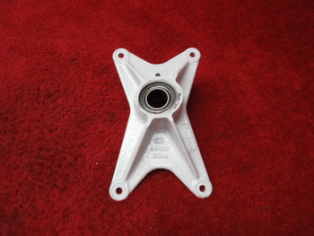 Piper PA-44-180 Seminole Main Landing Gear Trunnion Fitting PN 67041-4