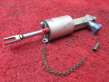 Cessna Master Brake Cylinder w/ Lock Plate & Chain