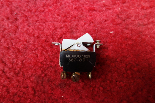 Eaton Anti Collision Light Rocker Switch PN 587-831
