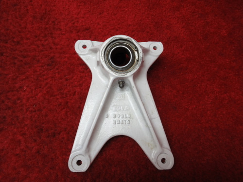 Piper PA-44-180 Seminole AFT Main Landing Gear Trunnion Fitting PN 67042-13