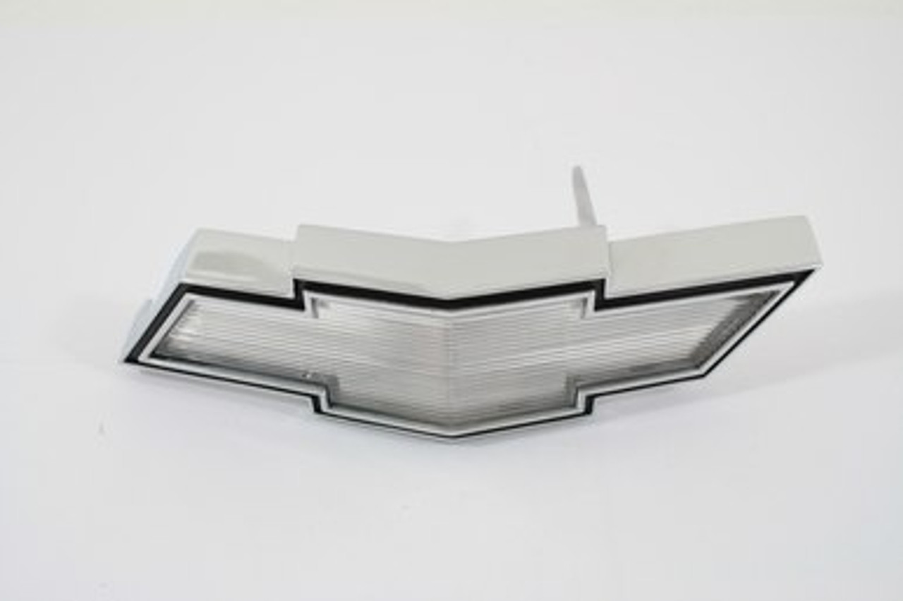 1971-72 CHEVELLE STANDARD BOWTIE GRILLE EMBLEM