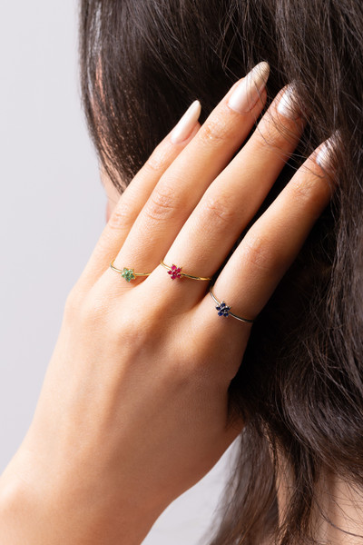 18K White Gold Blue Sapphire El Mar Flower Thin Stackable Ring