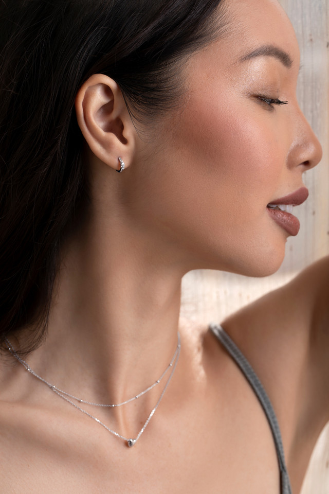 18K White Gold Diamond Getty Hoop Earrings 