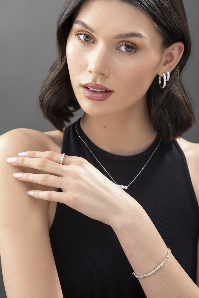 18K White Gold Graduated Diamond Audrey Stackable Ring