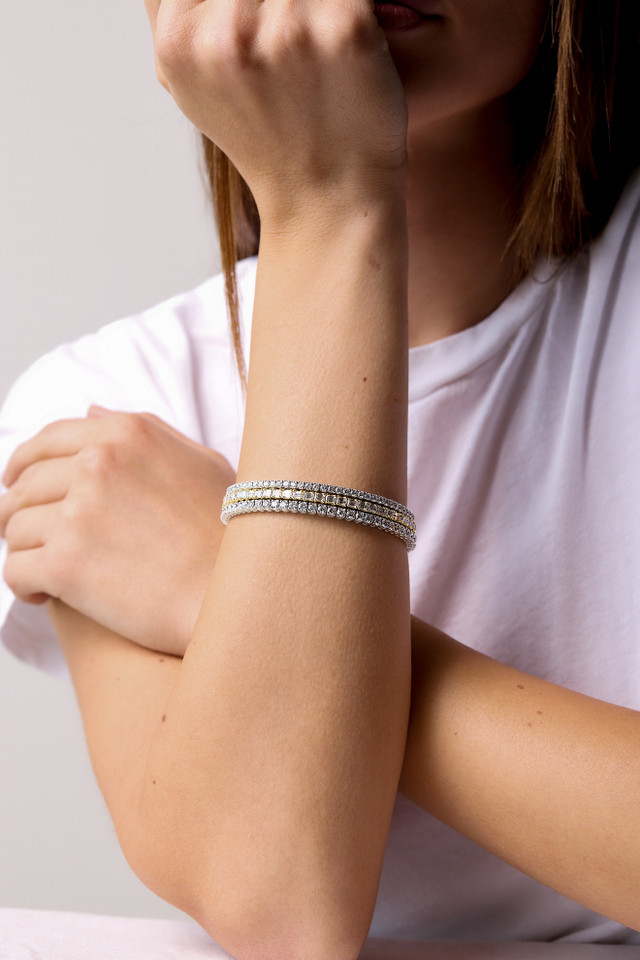 18K Yellow Gold Diamond Audrey Emerald Cut Stretch Bracelet