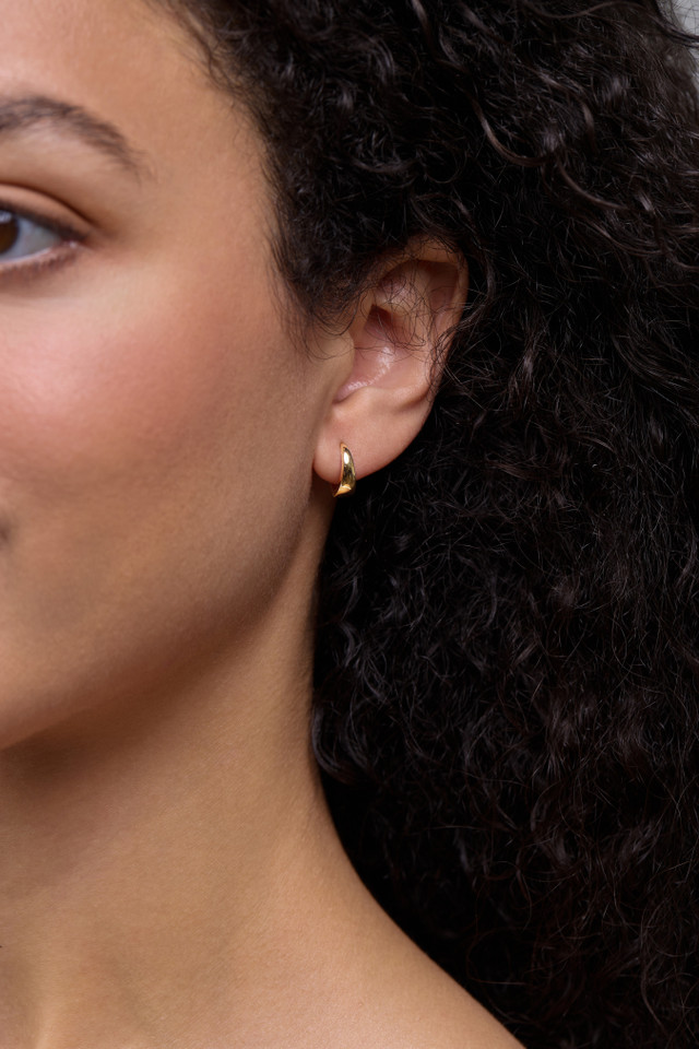 14K Yellow Gold Graduated Huggie Hoop Earrings