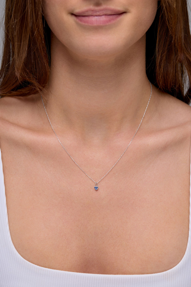 18K White Gold El Mar Sapphire Petite Heart Pendant Necklace