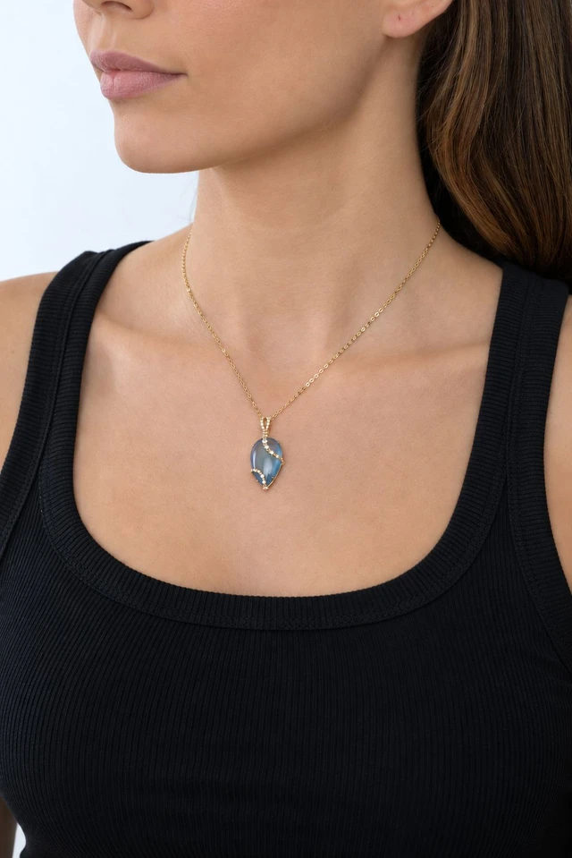 18K Yellow Gold Iris Milky Aquamarine and Natural Diamond Pendant Necklace