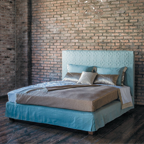Hampton Bed, Upholstered in Linen
