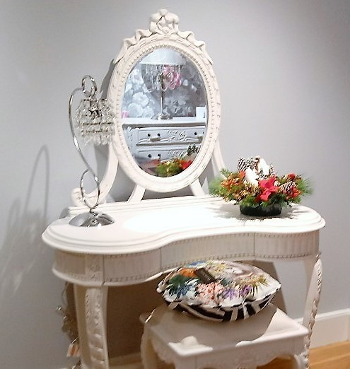 retro white dressing table Amazon.com: Vintage Vanity Desk Set for Girls/Women, Makeup Table with  Mirror and Padded Stool, Storage Drawers, for Bedroom, Living Room (Color :  White, Size : 100x45x77cm) : Home & Kitchen