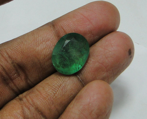 Large Columbian Emerald Loose gemstone Oval shape 9.550 carats