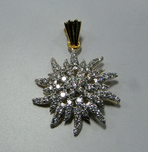 Vintage 2 cts VvS Diamond 18 K gold floral Pendant necklace