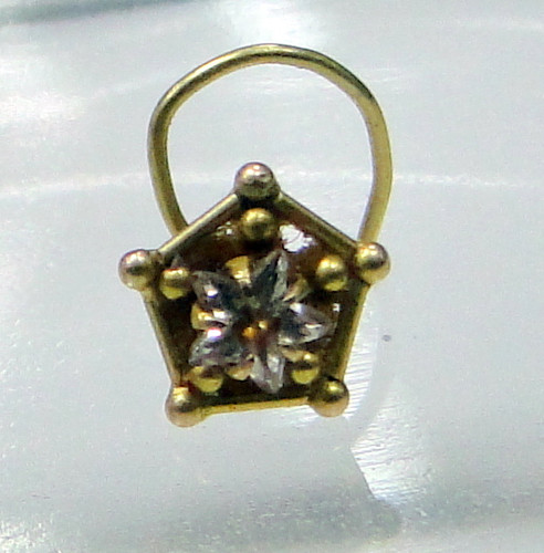 vintage  22 K gold Flower nose stud nose ring nose pin 7680