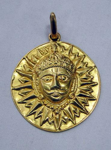 Vintage 22 K solid gold Sun pendant necklace jewelry