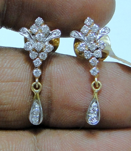 14 K solid gold Diamond earrings studs jewelry 7851