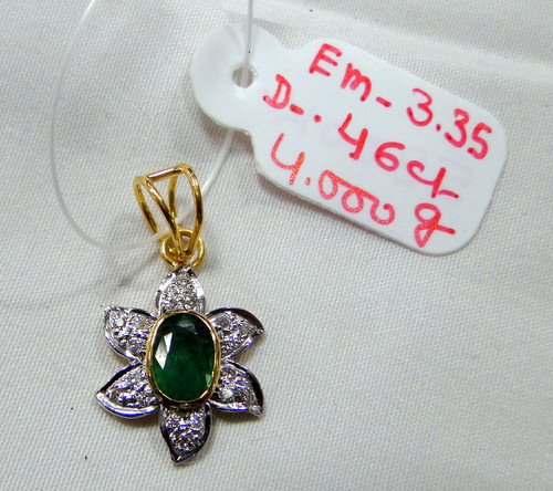 14 K solid gold Diamond Emerald Pendant necklace jewelry 10357