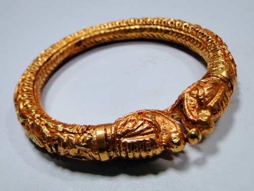 vintage 22 k solid gold engraved design bangle bracelet cuff