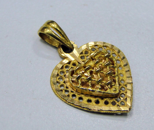 Vintage 22 K solid gold heart pendant charm