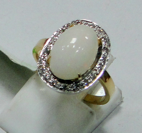 ESTATE VINTAGE DIAMOND OPAL 14 K GOLD RING