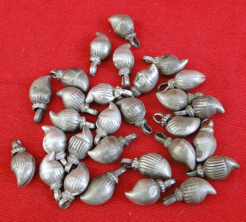 ANTIQUE TRIBAL OLD SILVER JEWELRY CHARMS PENDAT BEADS MANGO 29