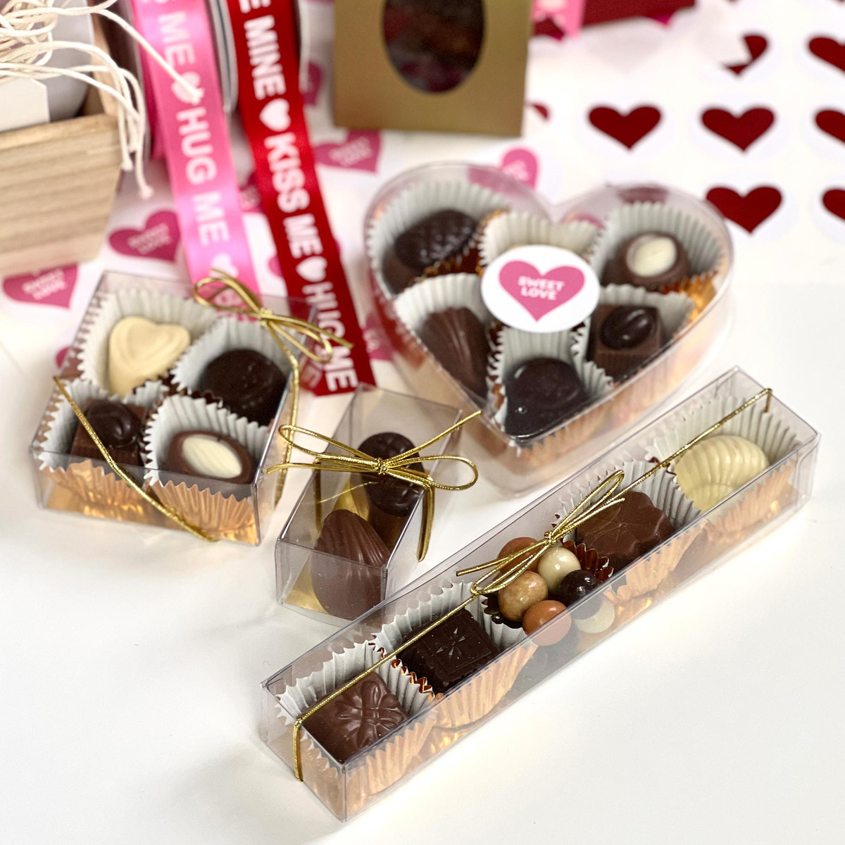 Image of Clear Set Up Boxes with Gold Liner