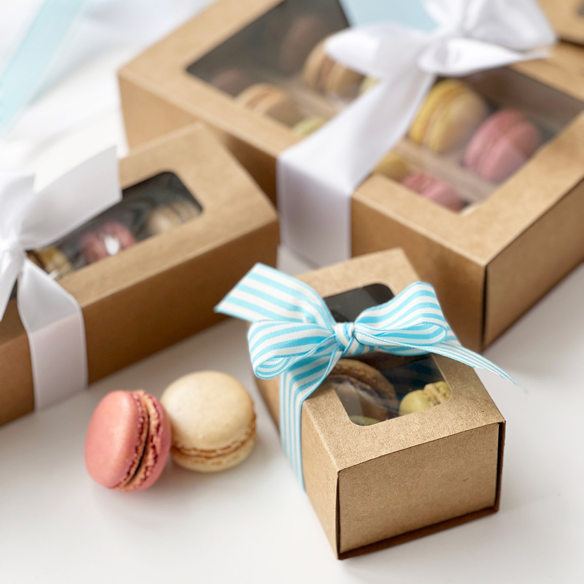 3.75 x 2.5 x 2in - Fits 3 macarons