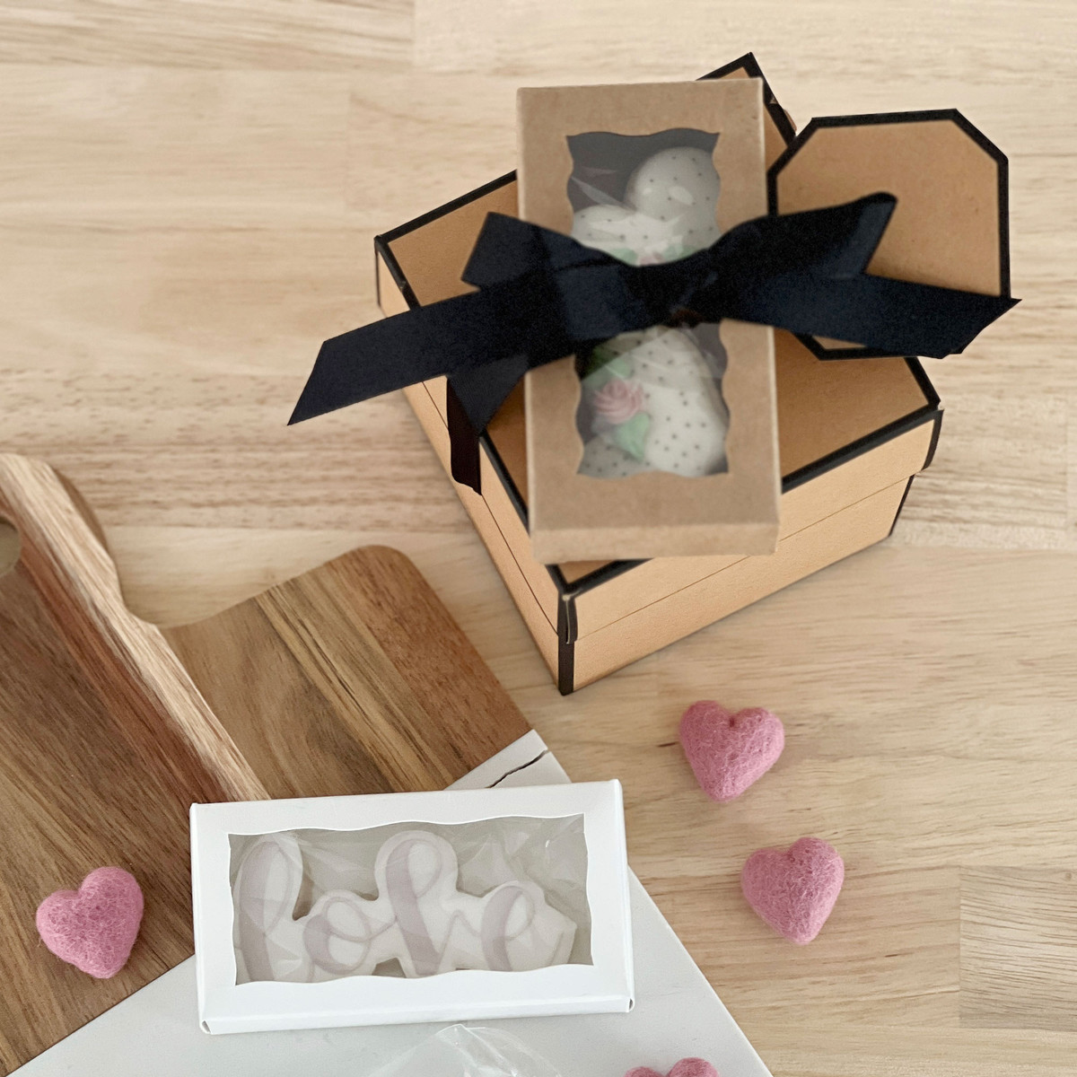 4-5/16 x 2.25 x 1in - Fits 2 macarons