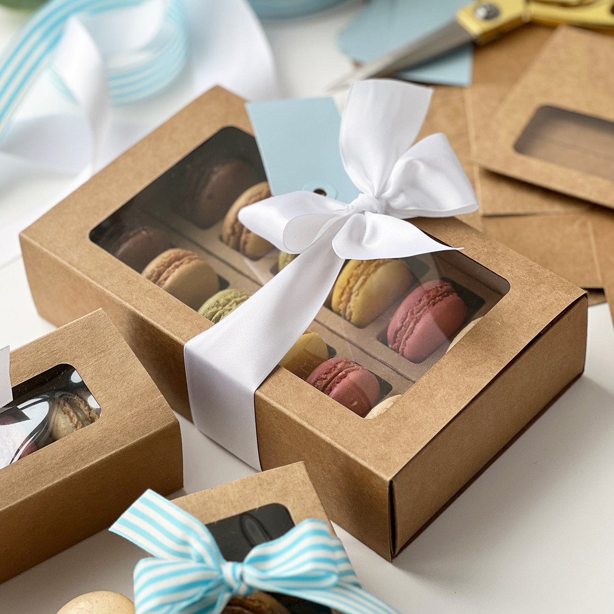 8.25 x 5 x 2in - Fits 12 macarons 8.25 x 5 x 2in - Fits 12 macarons