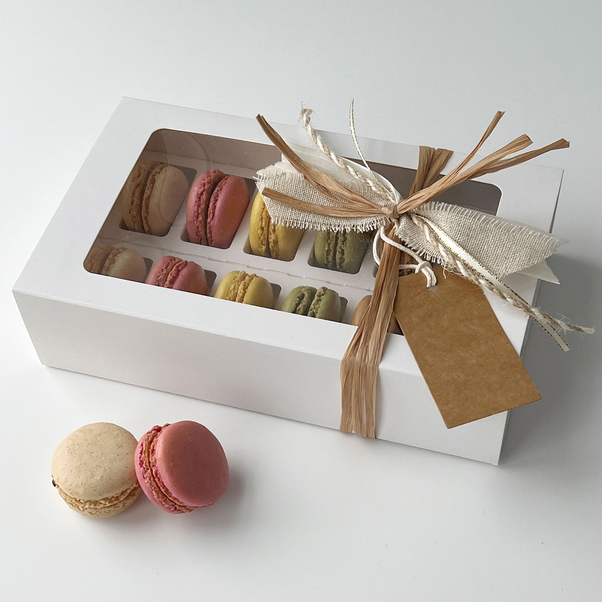 8.25 x 5 x 2in - Fits 12 macarons
