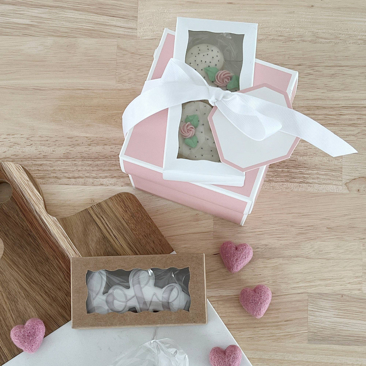 4-5/16 x 2.25 x 1in - Fits 2 macarons