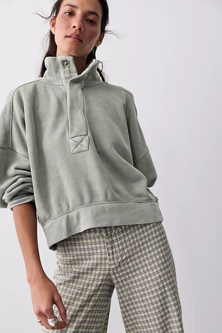 The perfect throw-on-the-go design, this staple pullover from our We The Free collection features a soft cotton-blend fabrication, a relaxed-fit silhouette, and a funnel-neck collar for a classic touch.

Snap-button details
Dropped shoulders
Long sleeves