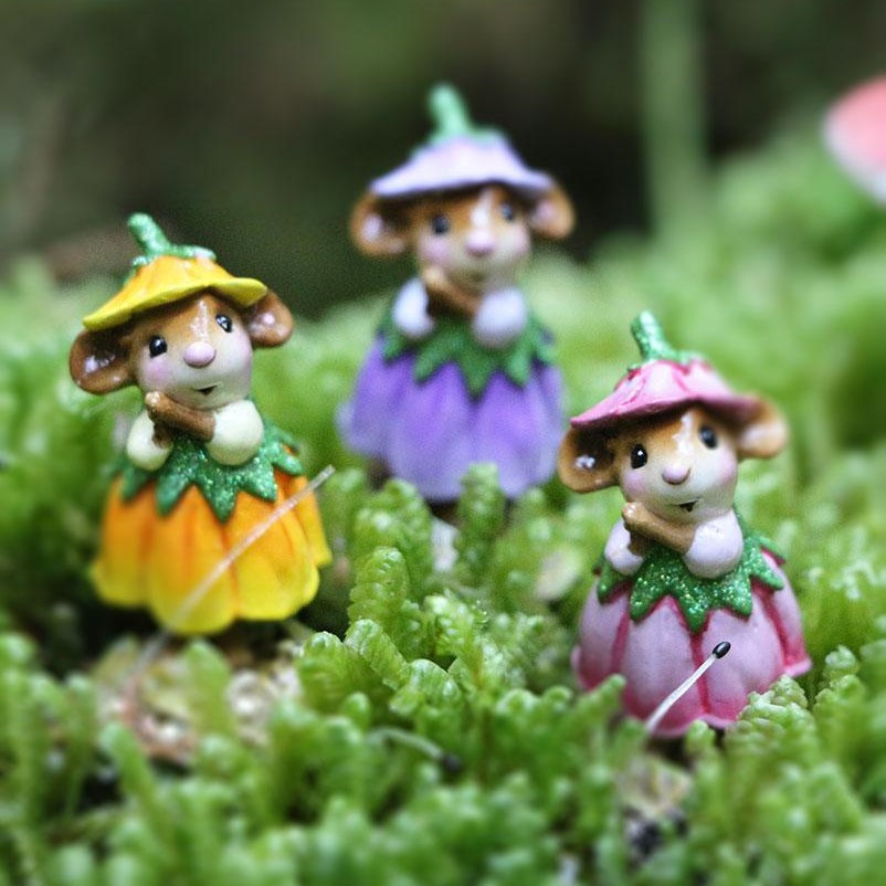 Wee Forest Folk M-640 Wee Flower Mouse of the Month
