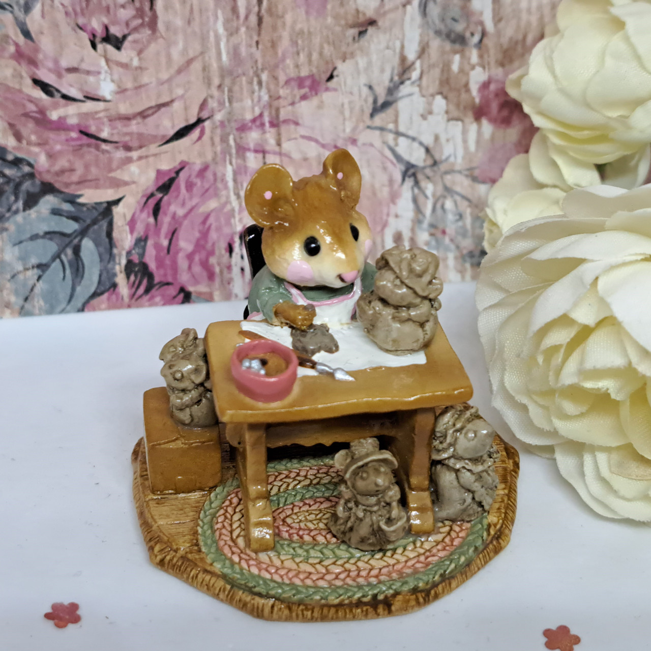Wee Forest Folk Miniatures M-184 - Mrs. Mousey's Studio