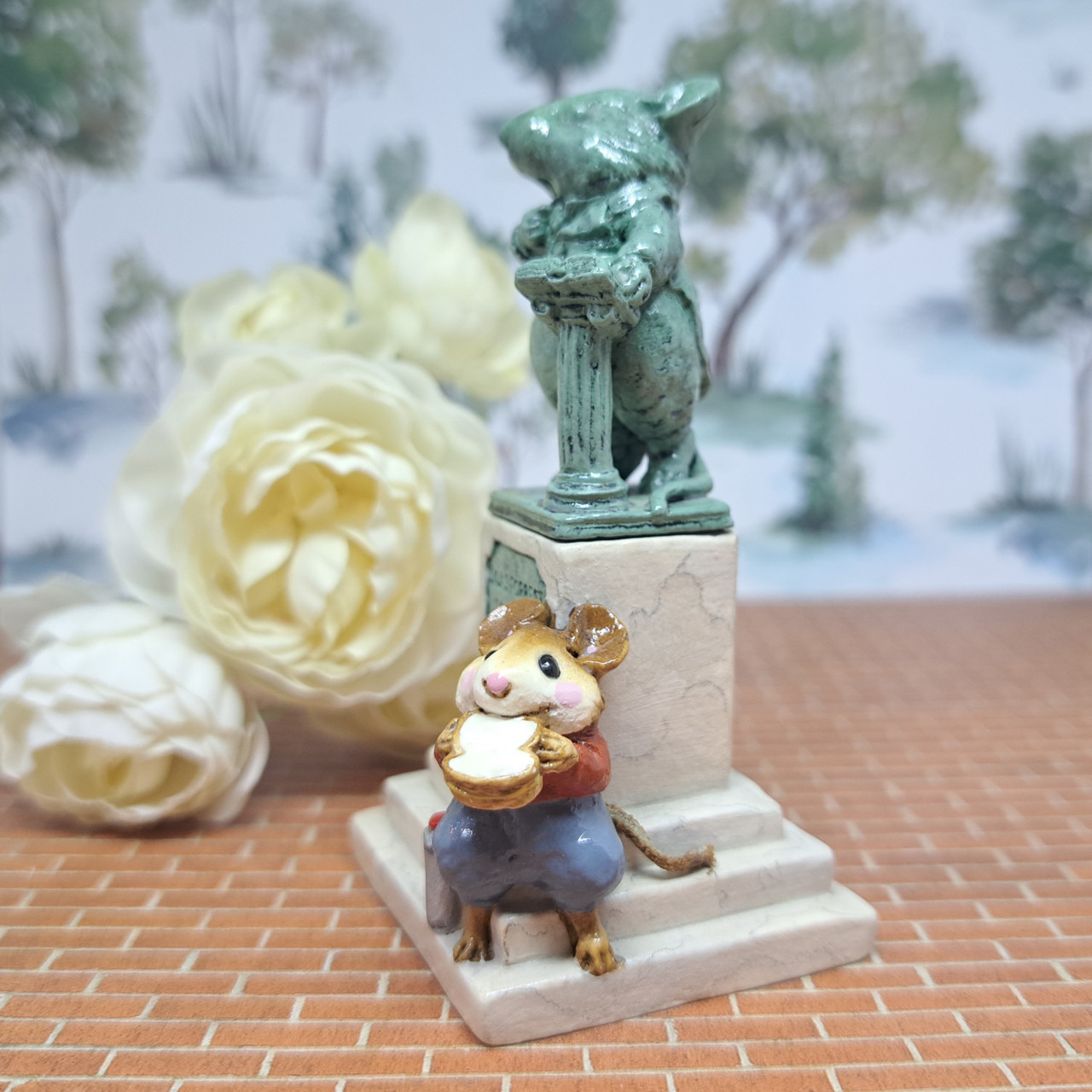 Wee Forest Folk Limited Edition LTD-03 - Statue in the Park