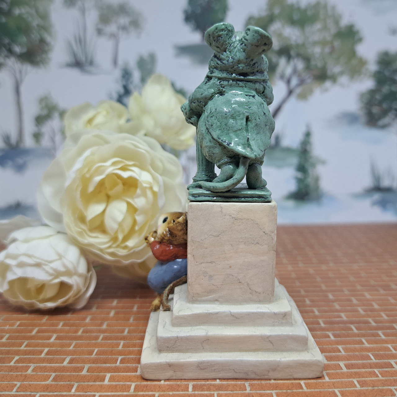 Wee Forest Folk Limited Edition LTD-03 - Statue in the Park