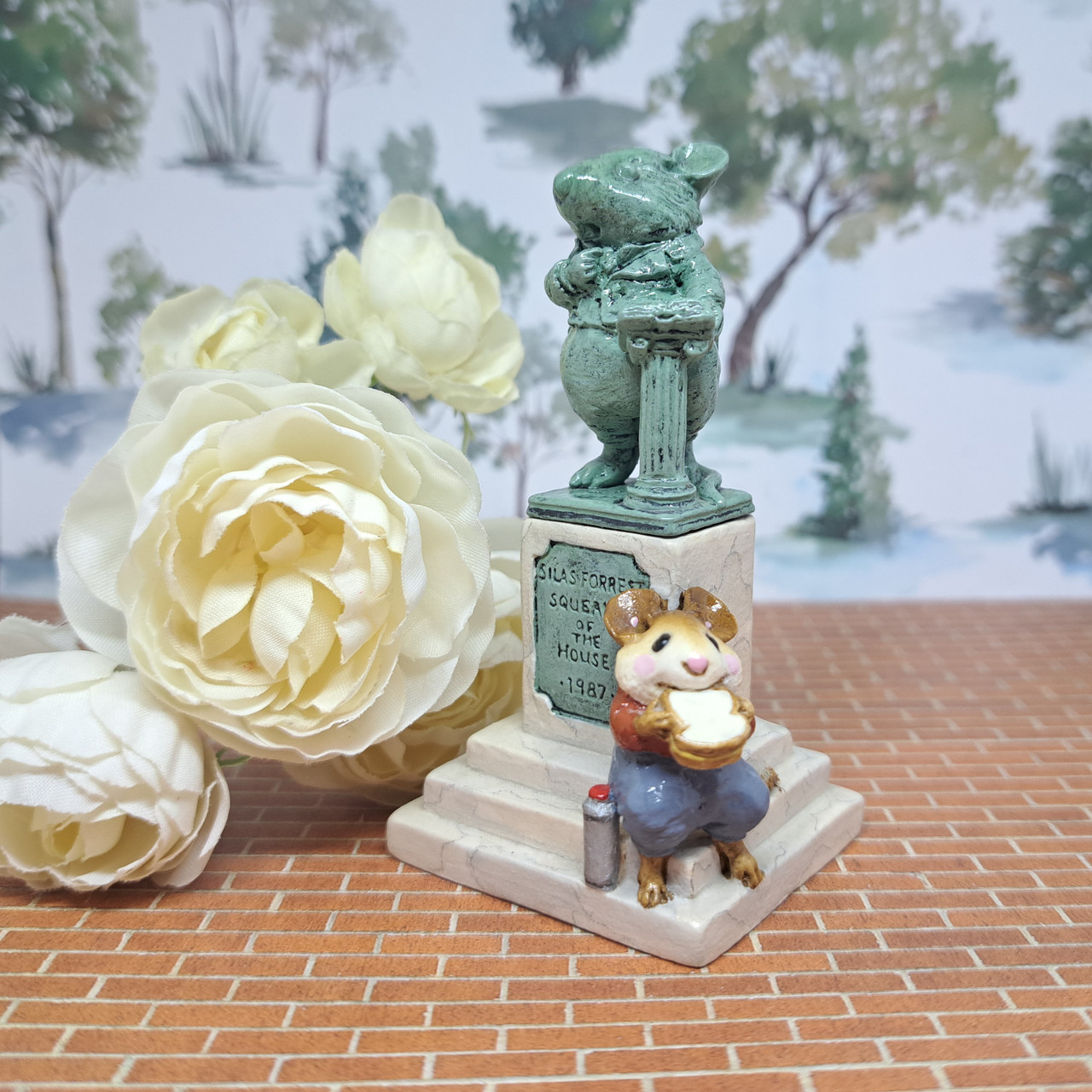 Wee Forest Folk Limited Edition LTD-03 - Statue in the Park