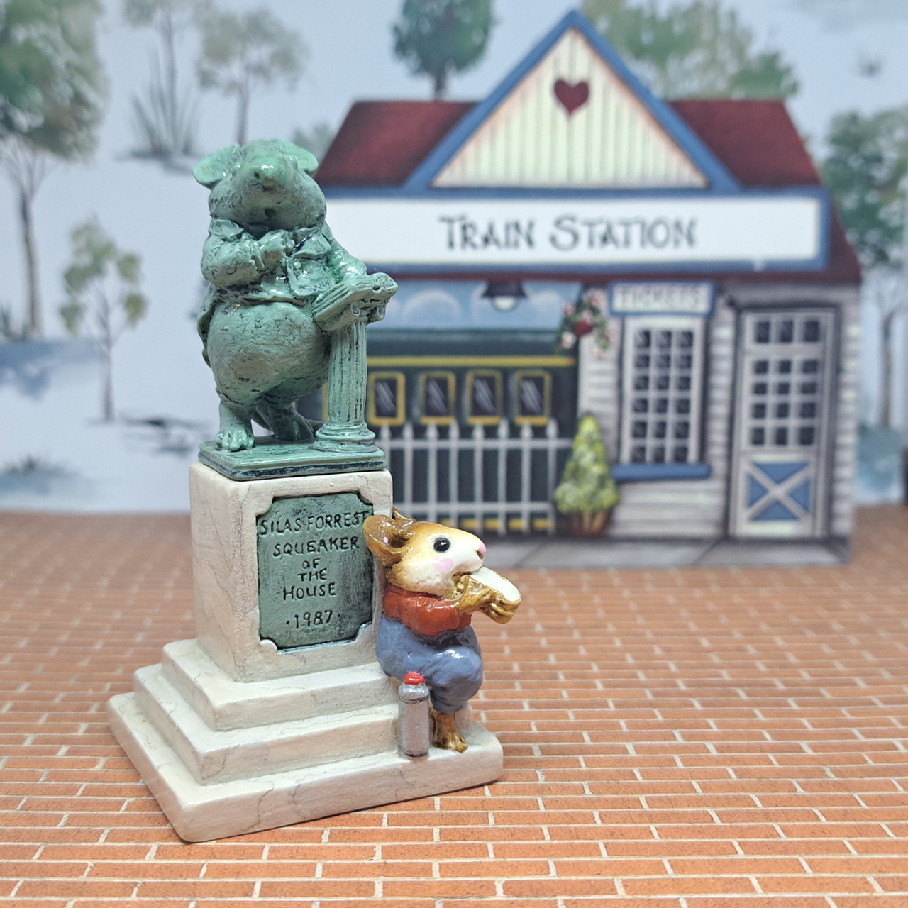 Wee Forest Folk Limited Edition LTD-03 - Statue in the Park