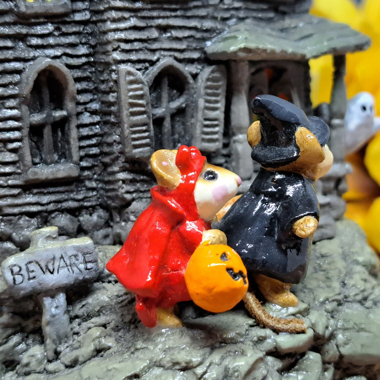 Wee Forest Folk Miniatures M-165 - Haunted Mouse House - Endeavour